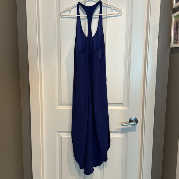 Wilfred racer back dress with slits at the bottom on both sides. - Picture 4 of 6